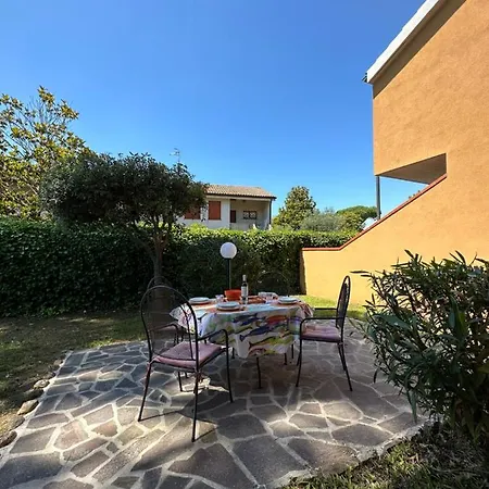 Portiglioni-cipressi Apartment *