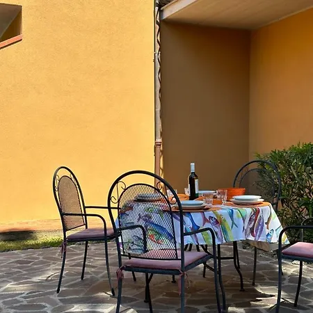 Portiglioni-cipressi Apartment *